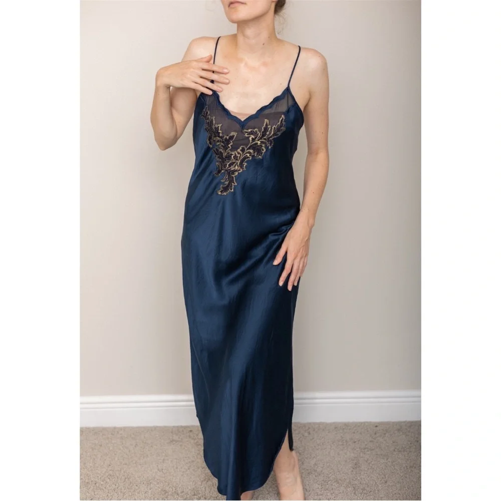 80s Natori Dark Blue and Gold Embrodiered Vintage Nightgown and Robe Size M-L - Picture 1 of 8